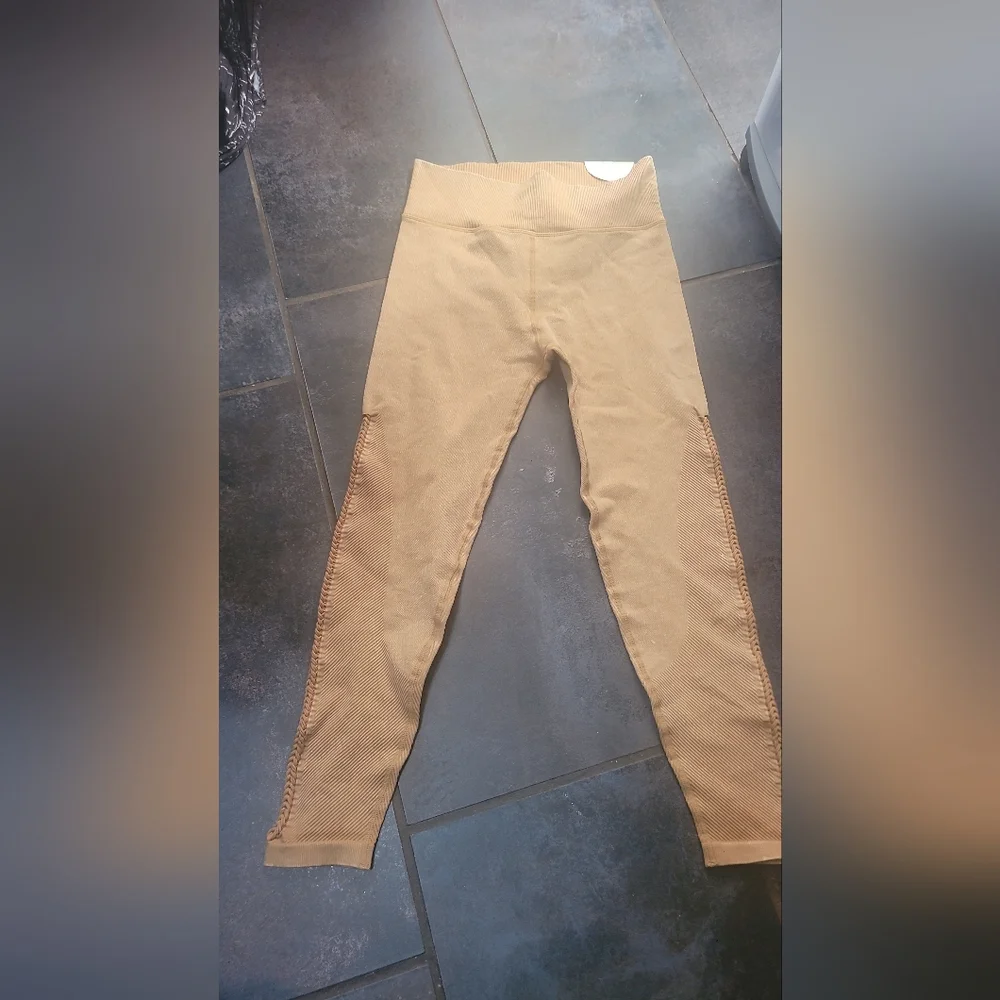 NWT Aerie High-Waist Seamless Leggings in Camel Golden with Side Perforation Med - Picture 2 of 4